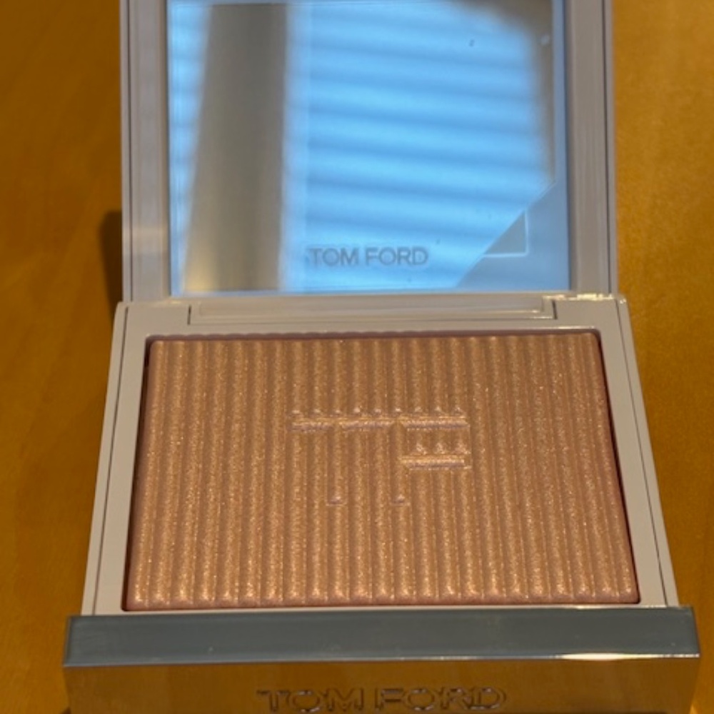 TOM FORD Highlighter - Picture 3 of 4
